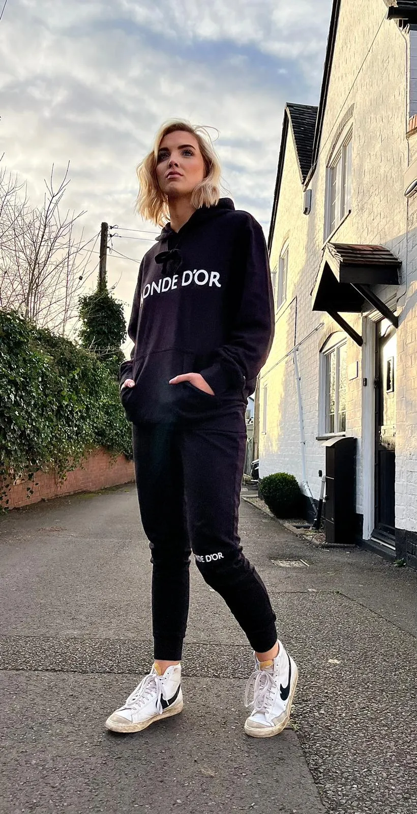 Monde D’or Women’s Black FOG Hoodie - Urban Chic and Cozy Comfort